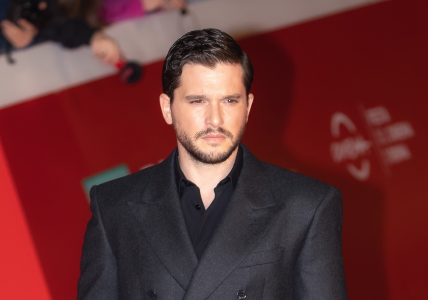 Kit Harington’s shirtless photo is riling up the internet & we have a gay man to thank