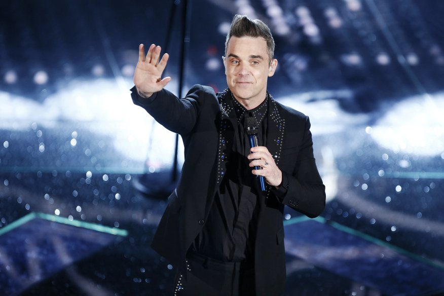 That time Robbie Williams sued a tabloid for calling him a “secret homo”… and won