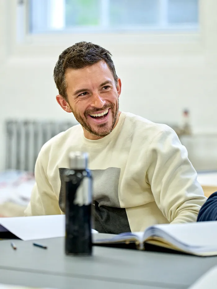 Jonathan Bailey stuns in new behind-the-scenes Richard II rehearsal photos